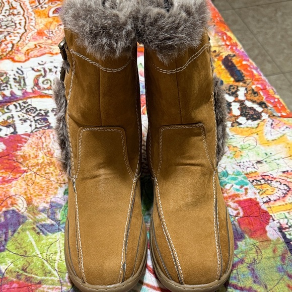 Women’s Journee Collection Takani Boots with Fur Trim, size 8.5 NWOT Box